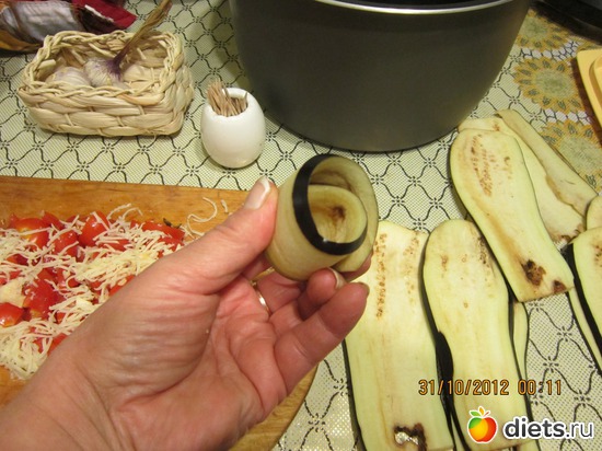 сворачиваем баклажан в трубочку., альбом: очень вкусные рулетики из баклажанов .