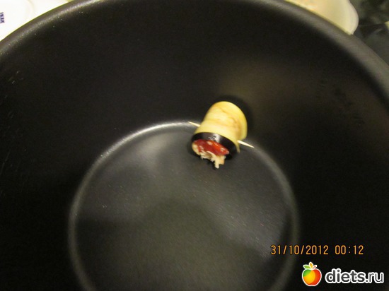 укладываем в миску,или в сковороду, альбом: очень вкусные рулетики из баклажанов .