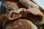 Тушёная капуста и пирожки с ней