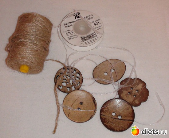 Материал для рукоделия...пуговицы, лента капроновая,шпагат, альбом: Мелочи для дома!