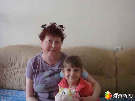 Я с Анютой. Поиграли в парикмахера. У бабушки прича-просто класс!, альбом: Поделки моей внучки, Анюты, в детсаду и дома.