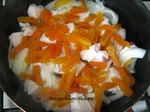 Куриная грудка с курагой и овощами