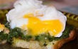 Яйцо-пашот со шпинатом