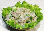 Салат из куриной грудки с грибами (98 ккал/100 гр)