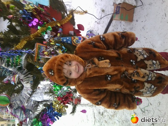 9 фото: Елка во дворе