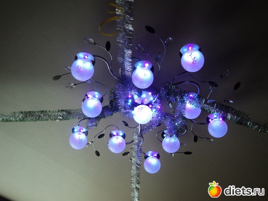 слабая синяя подсветка, альбом: Люстра