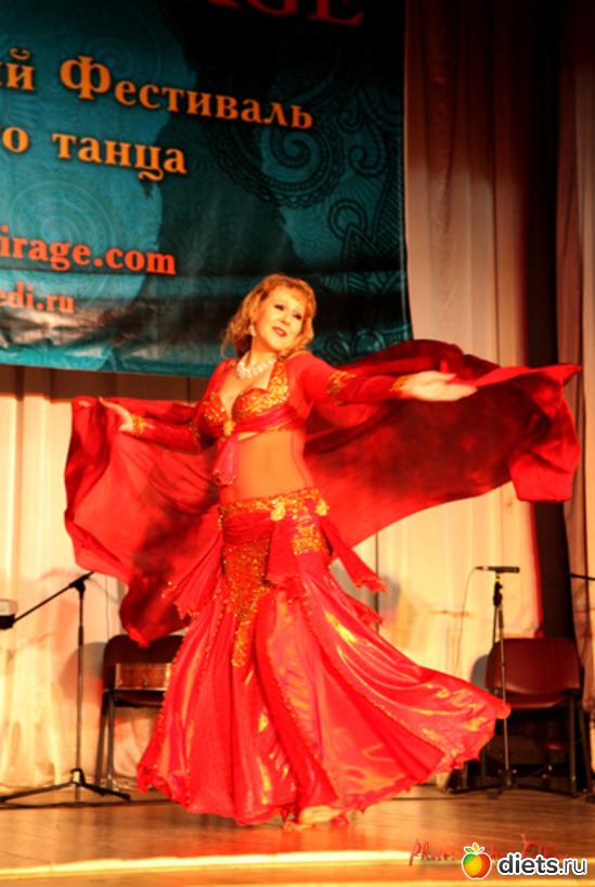 Апрель 2012, Москва. Выступаю на конкурсе танца живота Кайро Мираж., альбом: Танцы