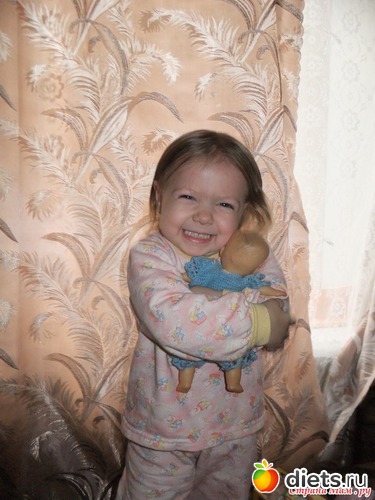 радостная доча с пупсиком в обновке, альбом: Моё вязание, моё хобби