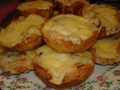 Жульен в корзиночках из слоеного теста