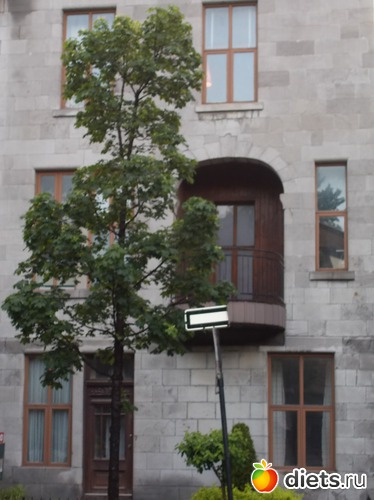 Один из домов, альбом: Монреаль, я люблю Тебя !!!!