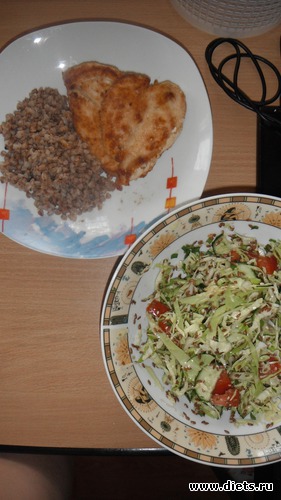 Гречка, курогрудь, овощной салат с льняными семечками и кунжутом, альбом: Правильная еда