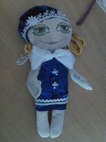 девочка в синем бирете