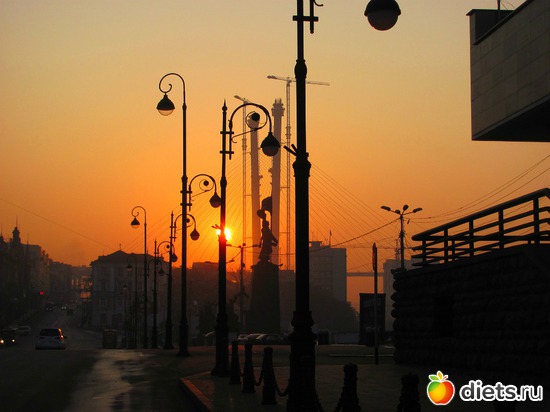 Владивосток на рассвете. Вид на площадь и Светланскую, альбом: Владивосток