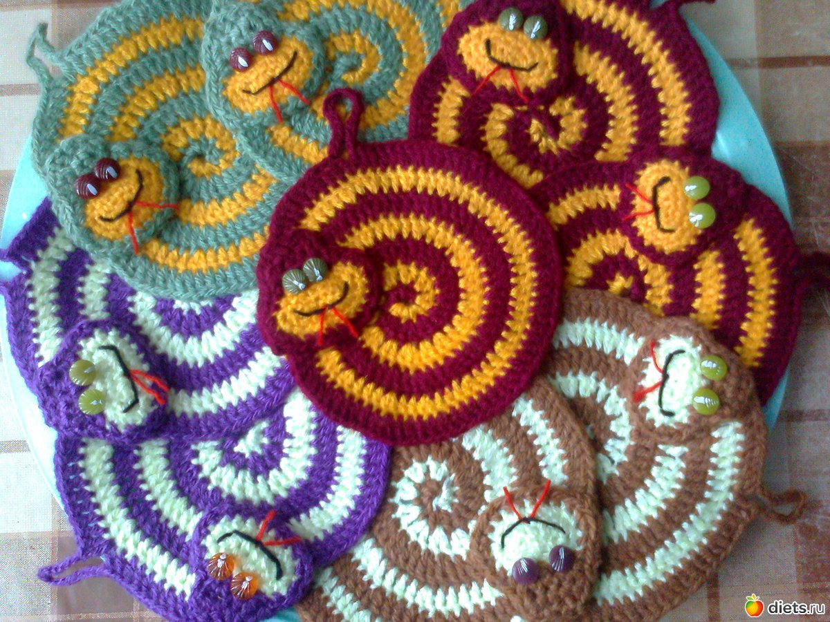 Мышка прихватка из ткани. Прихватки в виде змеи. Синтепон для прихваток. Спиральная змейка крючком. Прихватки в виде змеи.