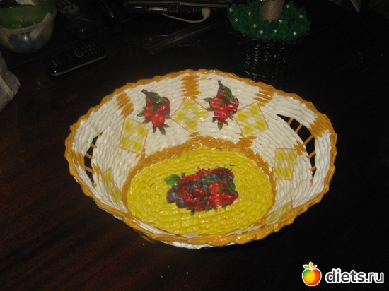 Блюдо для фруктов (плетение из газетных палочек), альбом: Мое хобби-работа РУКОДЕЛИЕ-плетение из бумажной лозы