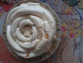 Творожный десерт с персиками и ананасами