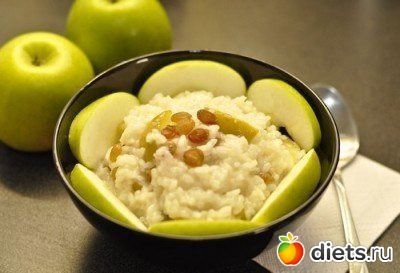 Рисовая каша с яблоками *Белки: 2 г Жиры: 0.9 г Углеводы: 20.7 г Калорийность: 97 ккал*