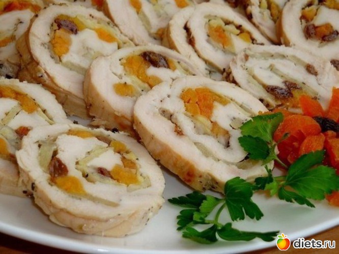 Куриный рулет с сухофруктами Калорийность 1 порции - 178 гр (калорийность на 100 гр - 113 ккал), альбом: рецепты диетические