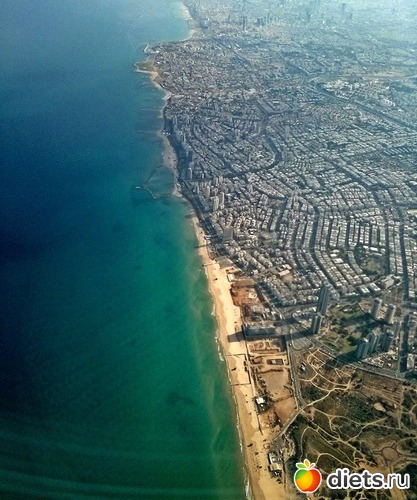 Вид на мой дом с борта самолёта (кусочек Бат-яма), альбом: Амстердам глазами старшей дочери. апрель 2014