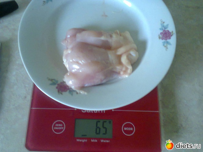 Сколько грамм в курином мясе. 100 Грамм куриной голени. Куриннвя ножка 100грамм. 100 Гр куриного мяса грудка отварная. Куриная ножка 100 грамм.