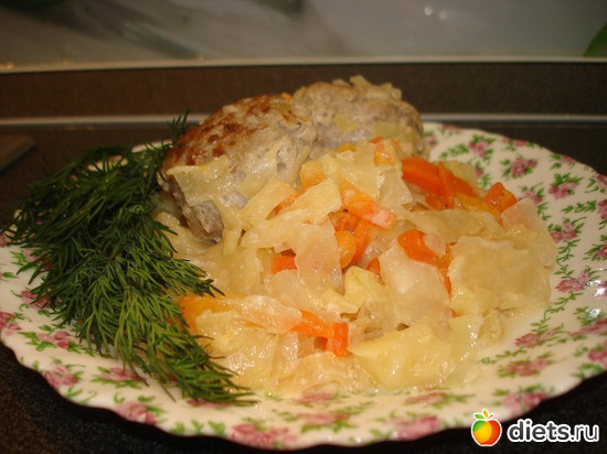 Фрикадельки с тушеной капустой в сметане, альбом: Мои вкусняшки