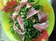 Салат из рукколы пармской ветчиной и орешками. (с идеальной заправкой)