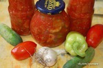 Салатик с огурчиками перцем и помидорами..остренький) на зиму