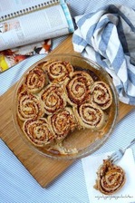 Запеканка с яблоками и хрустящей корочкой Я абсолютно ВЛЮБЛЕНА в этот завтрак. Мягкая, ароматная запеканка со множеством яблок и хрустящей корочкой. Булочки еще и полезные- цельнозерновая мука, отсутствие дрожжей, яиц и достаточное кол-во сахара поверх к