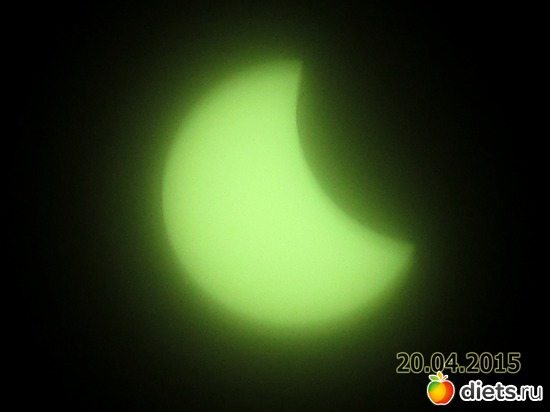 2 фото: Солнечное затмение 20 марта 2015 года.