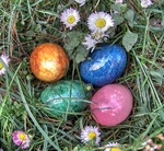 Пасха: красим яйца с детьми