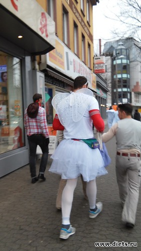 4 фото: карнавал в городе)))