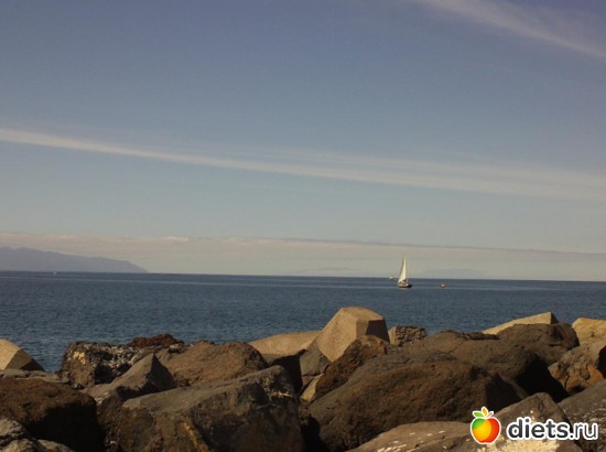 Белеет парус одинокий