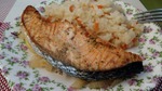 Семга на луковой подушке.