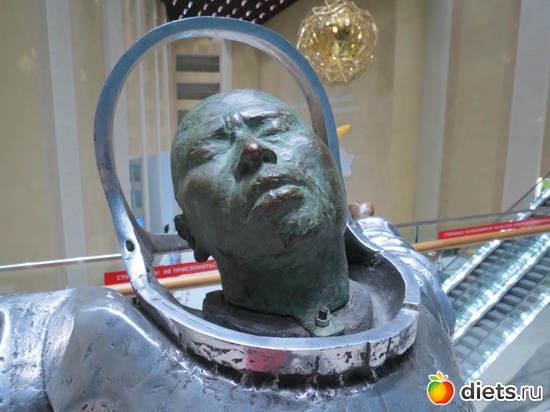 Наверное, это космонавт..., альбом: Национальный музей РК