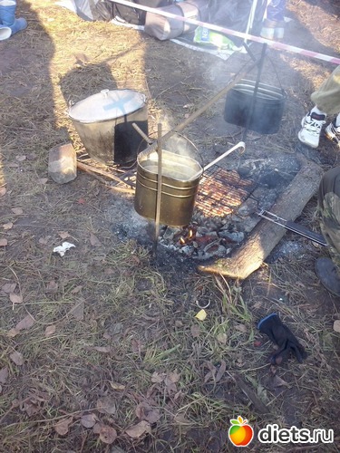 Какая вкуснятина на костре получается. Пальчики оближешь...., альбом: Туристический слёт педагогов Пермского района - 2018