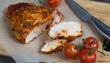 Вкусная и сочная буженина из куриной грудки подойдет и для бутербродов на завтрак.
