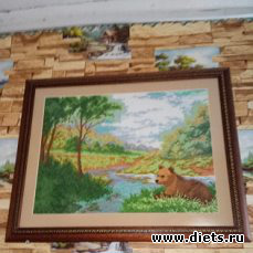 Медвежонок возле речки