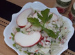 Крабовый салат с яблоком и чесноком