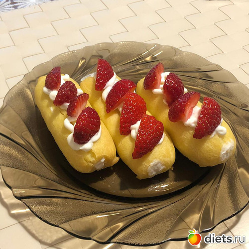 Классические эклеры с творожным кремом и клубникой, альбом: Подходящее Питание