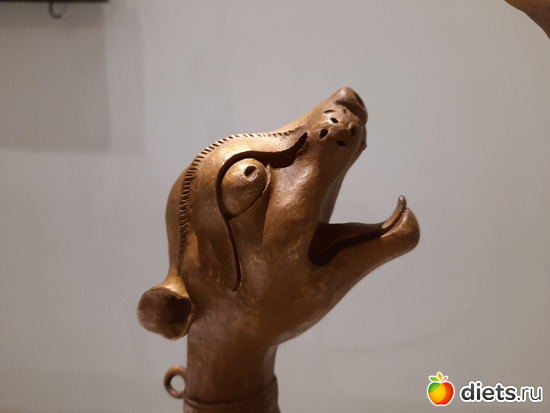 Грозный, но весёлый собак, альбом: Национальный музей РК