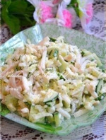 Салат с кальмарами и китайской капустой