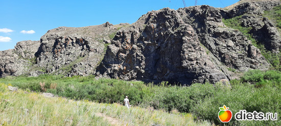 Лёка спускается к пляжу с Кирочкой, альбом: Лето 20 и 22/ Селетинские каньоны. 22.08.20/14.07.22