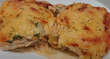 Филе курицы, запеченное с луком и сырным соусом по-французски,