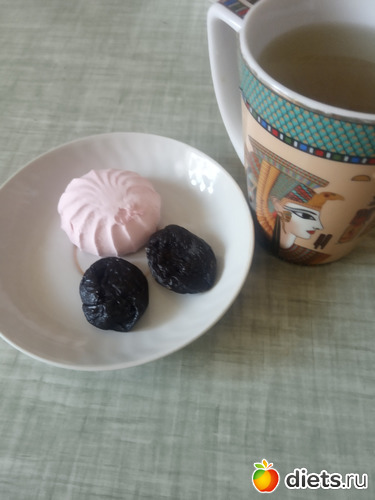 2 фото: перекусы и фото этикеток еды