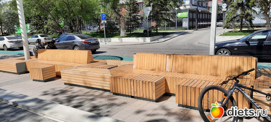 целый отдыхательный комплекс, рабочий полдень, поэтому народу мало, альбом: Нур-Султан 2021-2022. Пожарка.99