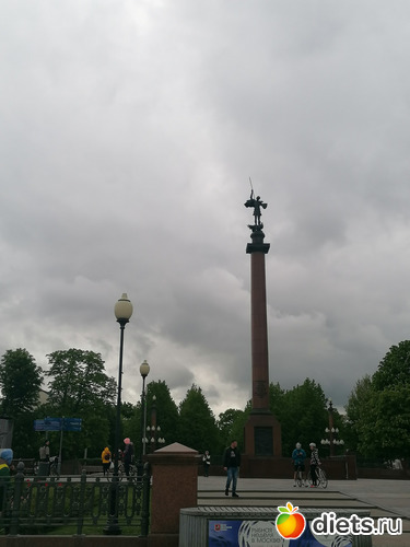 Памятник защитникам правопорядка, альбом: Путь в Лавру. Дни 1-2