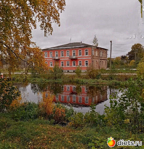 фото 15...07.10.22... симпатичное здание среди осеннего пейзажа, альбом: 100 фотозарисовок "Радость внутри"