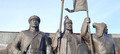 лица поближе, суровые