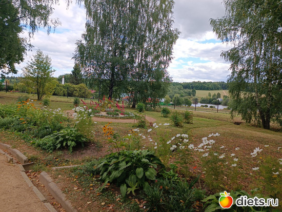 Цветник перед домом, альбом: Путь в Лавру. Дни 5-6.