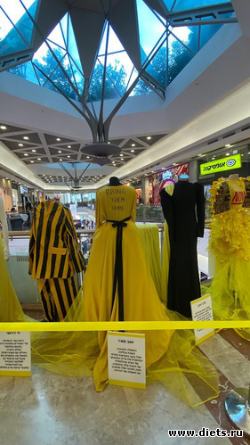 Торговый центр Азриэли в центре Тель Авива, альбом: Ханука 2023. 8 декабря 2023. Завтрак 9.12.23